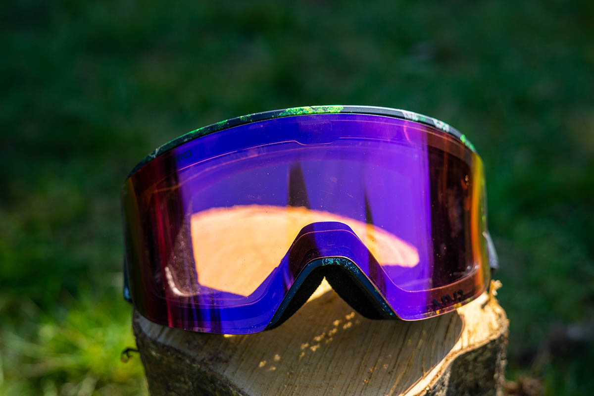 Giro Axis snow goggle (lens closeup)